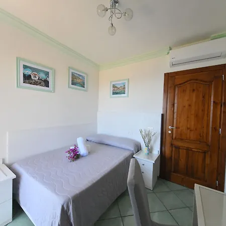 Eleonora, Un Angolo Di Paradiso Ad Ischia Sant'Angelo (Isola d'Ischia)